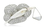  GEOFF ROWLANDSON | CULTURED PEARL AND DIAMOND BROOCH, 'SPECIAL DELIVERY'