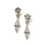 Paire de pendants d'oreilles diamants | Pair of diamond pendent earrings