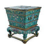 A large cloisonne ice chest and stand Qing dynasty, 19th century 清十九世紀 掐絲琺瑯蓮花紋冰箱