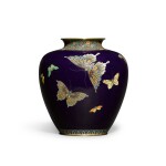 A cloisonné enamel vase with butterflies | Meiji period, late 19th century