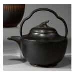 A WEDGWOOD BLACK BASALT LARGE RUM KETTLE AND COVER CIRCA 1790 