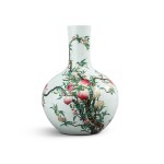 A famille rose 'peach' vase, tianqiuping Qing dynasty, 19th century | 清十九世紀 粉彩九桃紋天球瓶《大清乾隆年製》仿款
