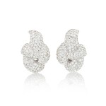 Paire de boucles d’oreille diamants | Pair of diamond earrings