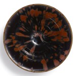 A RUSSET-SPLASHED BLACK-GLAZED 'PARTRIDGE FEATHER' BOWL NORTHERN SONG DYNASTY | 北宋 黑釉鐵鏽飛斑天目盞