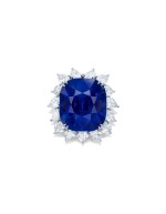 AN EXTRAORDINARY SAPPHIRE AND DIAMOND PENDANT | 超凡至尊 118.88卡拉 天然「緬甸皇家藍」未經加熱藍寶石 配 鑽石 掛墜