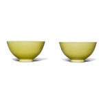A PAIR OF YELLOW-GLAZED BOWLS QING DYNASTY, 18TH / 19TH CENTURY