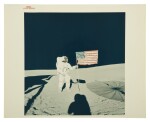APOLLO 14] ALAN SHEPARD STANDING NEXT TO THE US FLAG. VINTAGE NASA "RED NUMBER" PHOTOGRAPH, 5 FEBRUARY 1971.