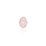 AN IMPRESSIVE FAINT PINK DIAMOND AND COLORED DIAMOND RING | 微粉紅色鑽石配彩色鑽石戒指一枚