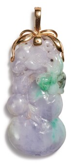 A lavender jadeite pendant with gold mounts, Late 19th / early 20th century
