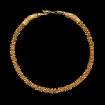A gold necklace with cruciform elements Possibly Khmer, Angkor period, 9th - 14th century | 或九至十四世紀 高棉吳哥王朝 金索項鍊