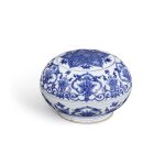 A blue and white ‘longevity’ box and cover 17th century |  十七世紀 青花團花捧壽圓蓋盒