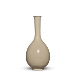 A rare 'Ding' bottle vase, Jin dynasty | 金 定窰白釉長頸瓶
