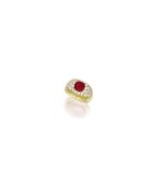 GOLD, RUBY AND DIAMOND RING, VAN CLEEF & ARPELS | 黃金鑲紅寶石配鑽石戒指，梵克雅寶