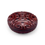 A carved guri lacquer box and cover, Ming dynasty 明　烏面剔犀如意雲紋蓋盒