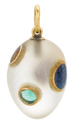 A FABERGÉ JEWELLED GOLD-MOUNTED EGG PENDANT, ST PETERSBURG, CIRCA 1900
