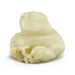 A WHITE JADE 'LYCHEE' BOX AND COVER QING DYNASTY, 18TH – 19TH CENTURY | 清十八至十九世紀 白玉錦地荔枝蓋盒