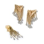 Deux paires de pendants d'oreille or et diamants | Two pairs of gold and diamond pendent earrings