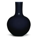 A large dark-blue-glazed vase, tianqiuping, Qianlong seal mark and period | 清乾隆 藍釉天球瓶  《大清乾隆年製》款