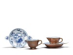 A PAIR OF MEISSEN KAPUZINERBRAUN-GROUND POURING CUPS AND SAUCERS, CIRCA 1730