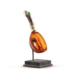 A cornaline spoon with gold mount, Mughal, India, 18th /19th Century | Petite cuillère piriforme en cornaline montée en or émaillé, probablement Inde Moghole,XVIIIe/XIXe siècle