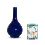 A blue-glazed bottle vase and a famille-rose lobed brushpot Seal marks and period of Qianlong | 清乾隆 霽藍釉長頸膽瓶 及  粉彩青花開光攜琴訪友圖海棠式筆筒 《乾隆年製》款