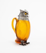 A Spanish large yellow glass decanter shaped as an owl with silver-plated mounts, Spain, 20th century | Grande carafe en verre jaune en forme de hibou, la monture en métal argenté, Espagne, XXème siècle