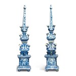 A RARE PAIR OF CHINESE EXPORT BLUE AND WHITE TULIP VASES, QING DYNASTY, KANGXI PERIOD