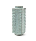 A large celadon-glazed crackled square vase, cong Qing dynasty | 清 青釉琮式瓶