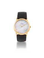 Villeret    Montre bracelet en or jaune avec cadran en nacre |  Yellow gold wristwatch with mother-of-pearl dial    Vers 1995 |  Circa 1995