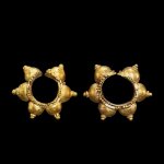 A pair of studded ball gold earrings Java, Indonesia, 7th - 12th century | 印尼爪哇 七至十二世紀 鑲嵌球金耳飾一對