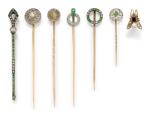 FIVE GEM SET STICK PINS AND TWO BROOCHES, EARLY 20TH CENTURY