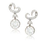 Paire de pendants d'oreille diamants | Pair of pendent diamond earrings