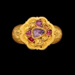 A gem-set gold 'lotus' ring Java, Indonesia, 12th century | 十二世紀 印尼爪哇 金嵌紅寶蓮紋戒指