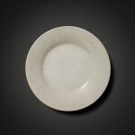 A small 'Huozhou' white-glazed dish, Jin dynasty | 金 霍州窰白釉盤