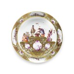 A RARE MEISSEN CHINOISERIE ÉCUELLE STAND OR SMALL PLATE CIRCA 1735