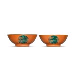 A pair of coral-ground green enameled 'dragon' bowls Seal marks and period of Tongzhi | 清同治 珊瑚紅地綠彩團龍紋碗一對 《大清同治年製》款