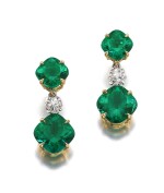 Pair of emerald and diamond pendent earrings | 祖母綠配鑽石耳墜一對