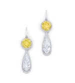 Forms | Pair of Fancy Vivid Yellow Diamond and Diamond Pendent Earrings | FORMS | 2.77 及2.59克拉 艷彩黃色鑽石 配 2.86及2.41克拉 梨形 D色 內部無瑕 鑽石 耳墜一對