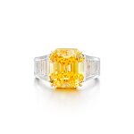 Fancy Vivid Orange-Yellow Diamond and Diamond Ring | Ronald Abram | 8.88克拉 艷彩橙黄色鑽石 配 鑽石 戒指