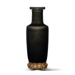 A black-glazed rouleau vase, Qing dynasty, 19th century | 清十九世紀 黑釉棒槌瓶