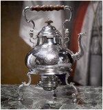 A GEORGE I SILVER KETTLE ON STAND, WILLIAM PARADISE, LONDON, 1724