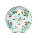 A famille verte 'floral' dish Qing dynasty, Kangxi period | 清康熙 五彩花卉紋盤