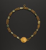 A ROMAN GOLD AND GLASS BEAD NECKLACE WITH A CENTRAL GOLD MEDALLION OF A GORGONEION, CIRCA 2ND/4TH CENTURY A.D.