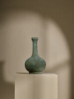 A bronze garlic-mouth vase, Han dynasty |  漢 銅蒜頭瓶