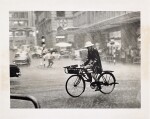 Yau Leung 邱良 | Downpour on Pedder Street (Central, 1969) 冒雨前進（中環，1969）