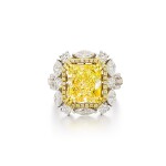 Fancy Light Yellow Diamond and Diamond Ring  |  6.53克拉 淡彩黃色鑽石 配 鑽石 戒指