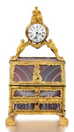 A GOLD-MOUNTED HARDSTONE NECESSAIRE IN THE MANNER OF JAMES COX, ENGLISH, CIRCA 1770