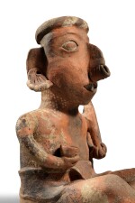  Statue d'homme assis, Nayarit, style Ixtlán del Rio, Mexique, 100 AV. J.-C.-250 AP. J.-C. | Nayarit seated figure, Ixtlan del Rio style, Mexico, 100 BC-AD 250 