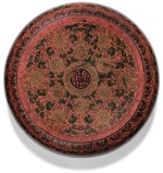 BOÎTE COUVERTE EN LAQUE PEINTE DYNASTIE QING, ÉPOQUE KANGXI | 清康熙 朱漆彩繪花卉紋「喜」字圓蓋盒 | A painted lacquer box and cover, Qing Dynasty, Kangxi period