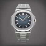 Nautilus, Reference 5711/1A-010 A stainless steel wristwatch with date and bracelet Circa 2010 | 百達翡麗 | Nautilus 型號 5711/1A-010 精鋼鍊帶腕錶備日期顯示，製作年份約 2010